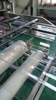 6mmのポリカーボネートの透明な波形シートの明確なプラスチック屋根を付ける材料